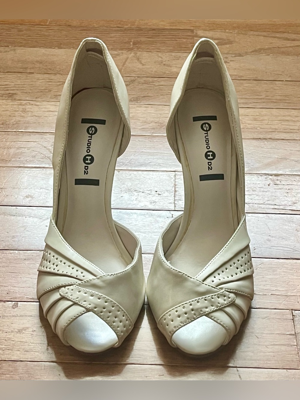 Vintage Studio HD2 Ladies Ivory Heels